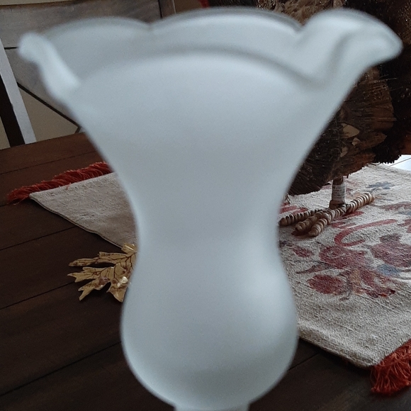 Delicate glass stemmed candle holder - Picture 3 of 8